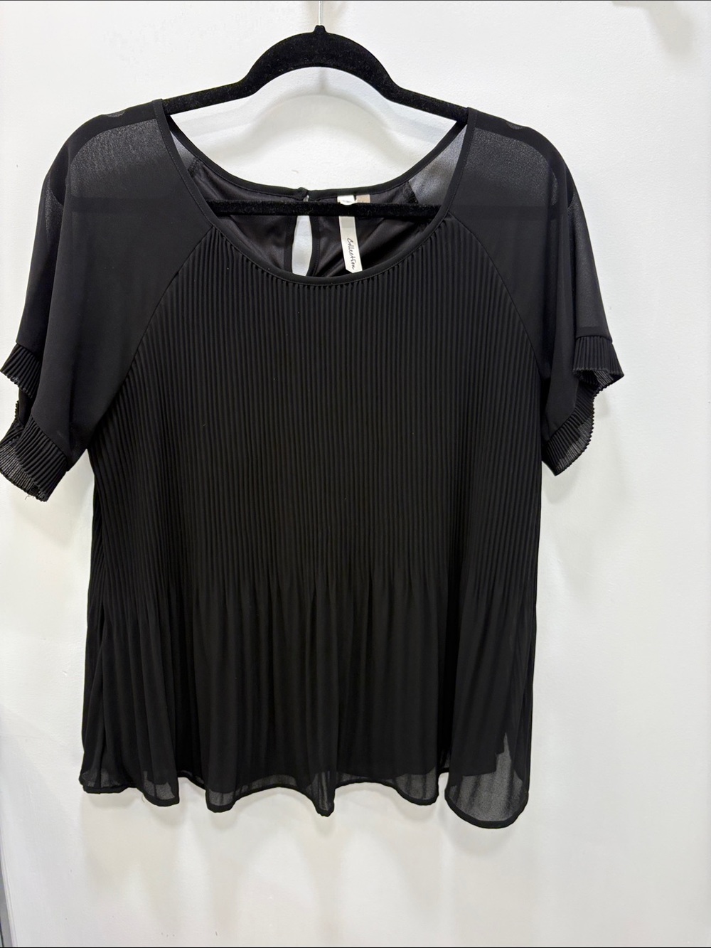 NY Collection Black Pleated Short-Sleeve Blouse
